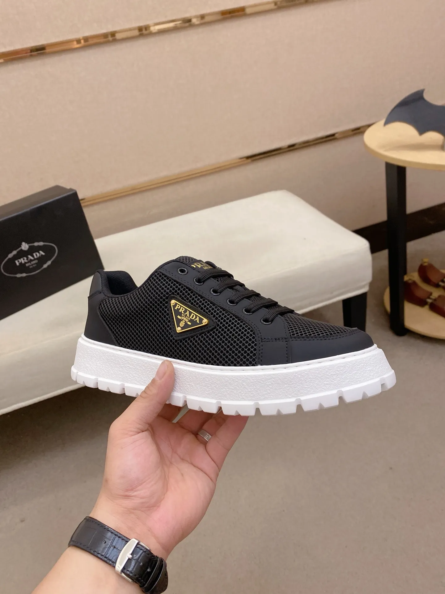 Men's men's shoes💰: 440💰[Prada～Prada] Trendy new styles are on the market. Same style as the official website. Counter quality. Original version. [Strong] [Strong] Imported selected first-layer cowhide. Comfortable and breathable sheepskin lining, fine workmanship, upper layer made of 100% pure cowhide, original last shape, comfortable on the feet, shoe sizes 38 to 44